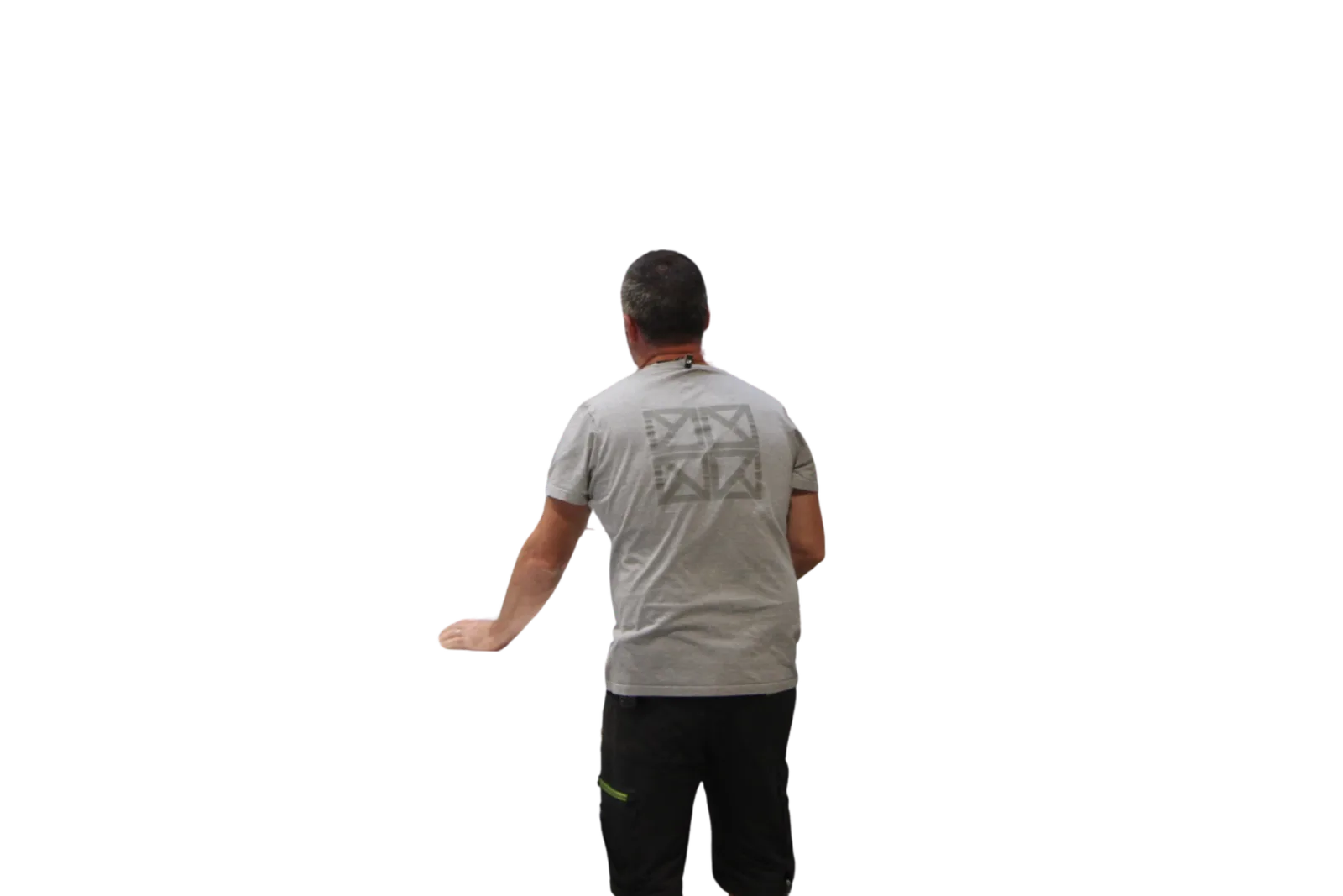 Mick, responsable atelier chez MZ Bois et Compagnie, sur un poste de découpe et usinage