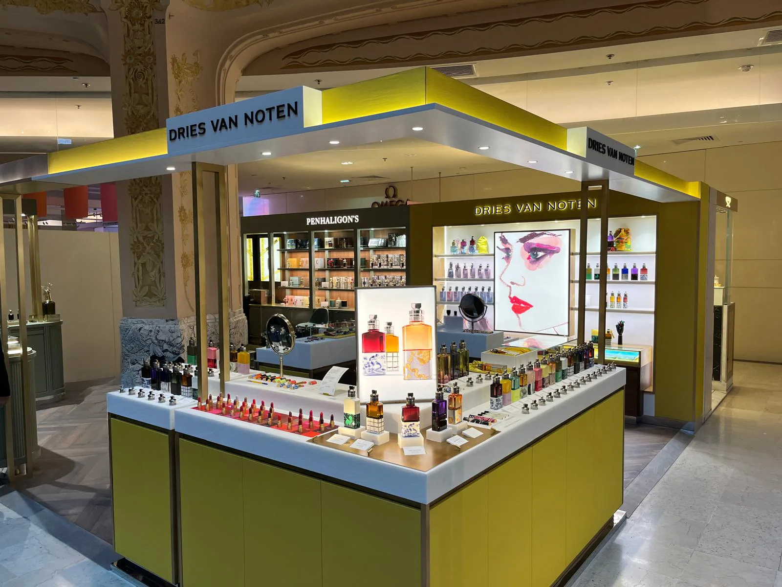Dries Van Noten — Galeries Lafayette Paris Haussmann, réalisation MZ Bois et Compagnie — vue 4