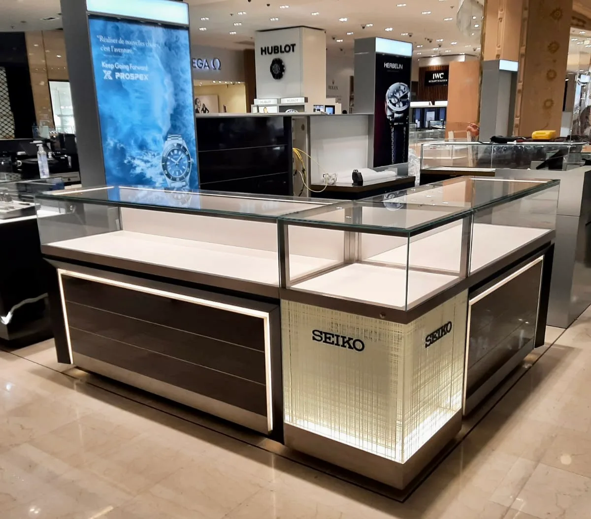 Corner horlogerie Seiko, réalisation MZ Bois et Compagnie